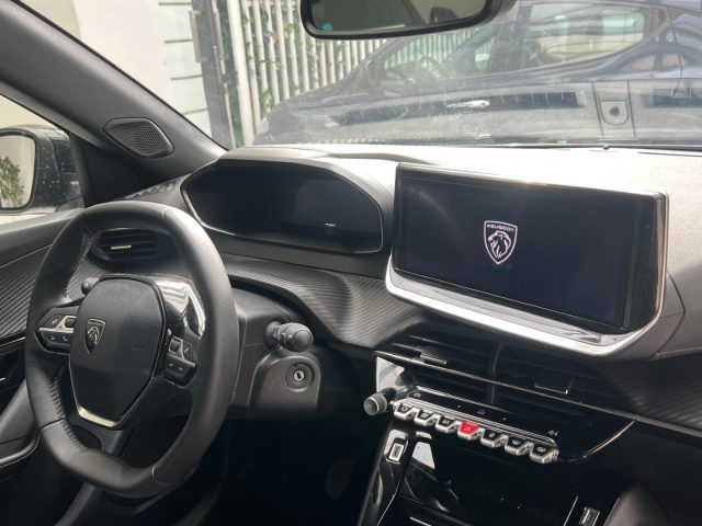 PEUGEOT 2008 usata, con Controllo automatico clima