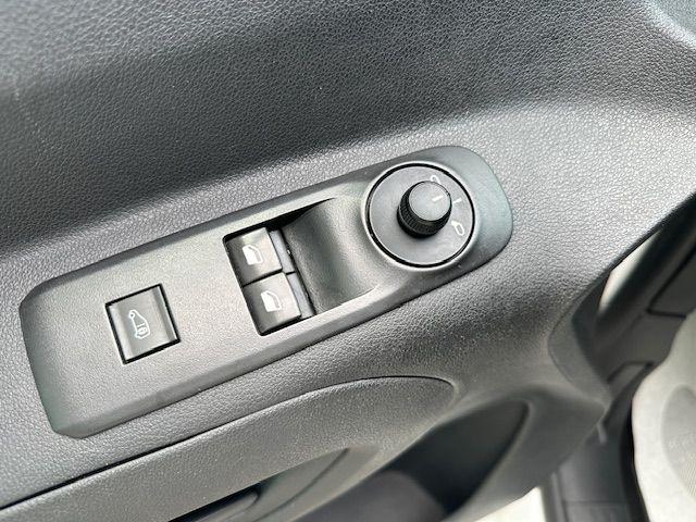 OPEL Combo usata, con USB