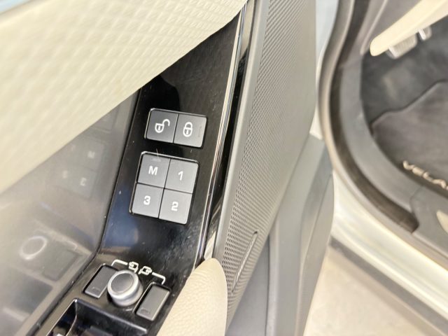 LAND ROVER Range Rover Velar usata, con Sensori di parcheggio anteriori