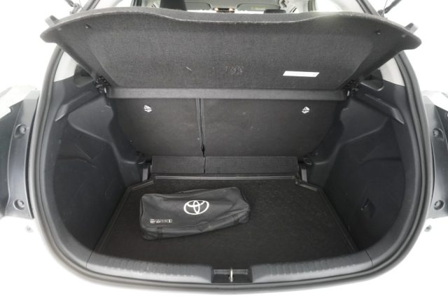 TOYOTA Yaris usata 13