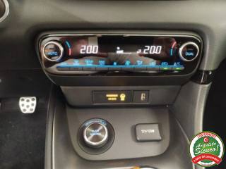 TOYOTA Yaris usata, con Fari LED