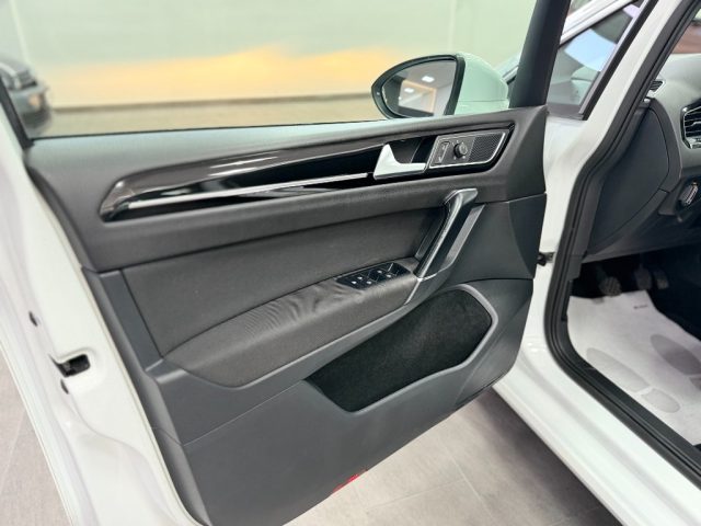 VOLKSWAGEN Golf Sportsvan usata, con Fendinebbia