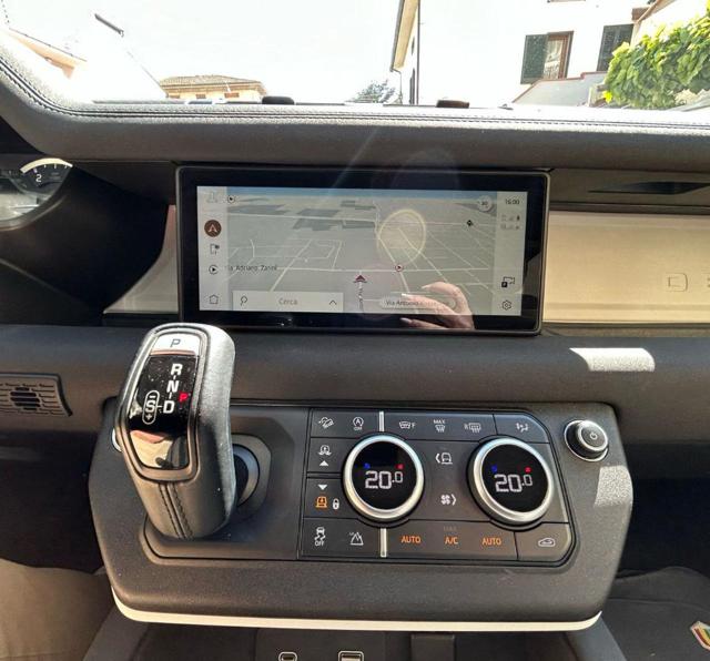 LAND ROVER Defender usata, con Luci diurne LED