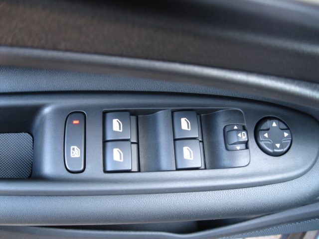 JEEP Avenger usata, con USB