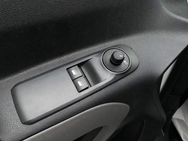 PEUGEOT Rifter usata, con Airbag testa
