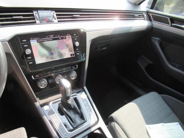 VOLKSWAGEN Passat usata, con Airbag laterali