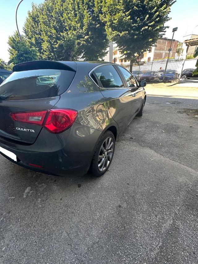 ALFA ROMEO Giulietta usata, con Autoradio