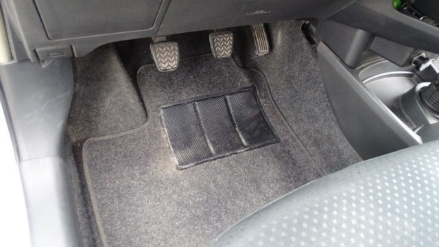 TOYOTA Yaris usata 61