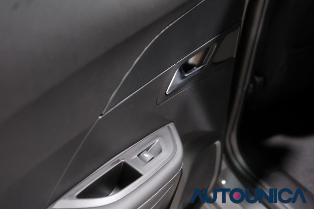 PEUGEOT 2008 usata, con Sistema di avviso di distanza