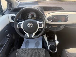 TOYOTA Yaris usata 26