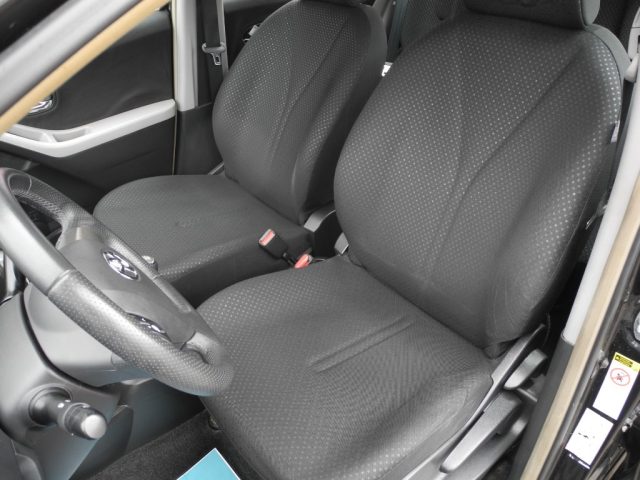 TOYOTA Yaris usata 29