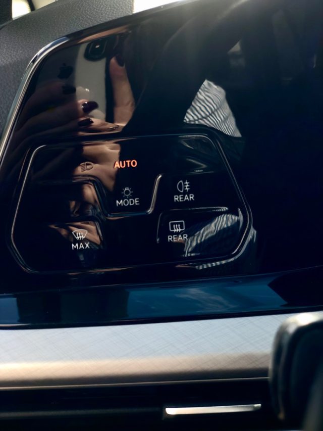 VOLKSWAGEN Golf Variant usata, con Sensori di parcheggio posteriori