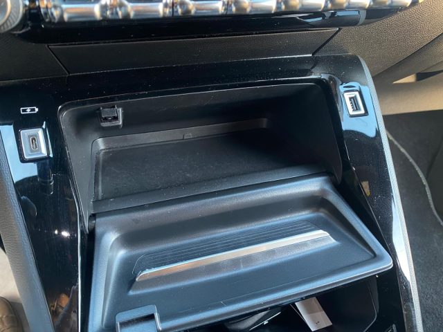 PEUGEOT 208 usata, con Autoradio digitale