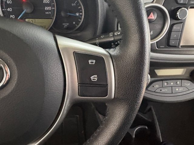 TOYOTA Yaris usata, con Lettore CD