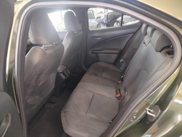 LEXUS UX 250h usata, con USB