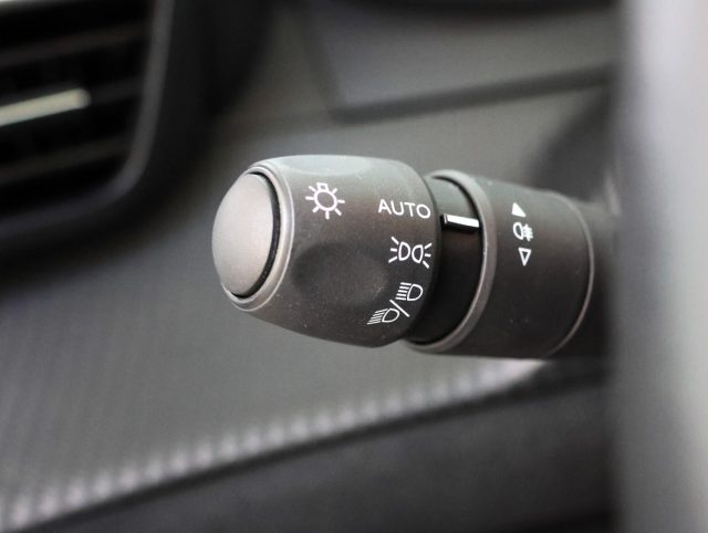 PEUGEOT 208 usata, con Sensore di luce