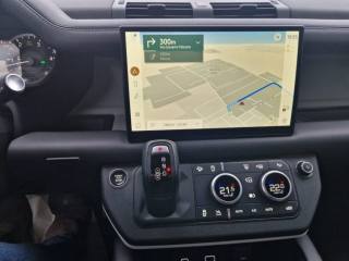 LAND ROVER Defender usata, con Boardcomputer