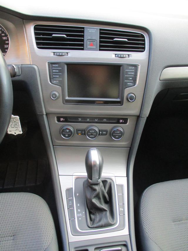 VOLKSWAGEN Golf usata, con Sensori di parcheggio anteriori