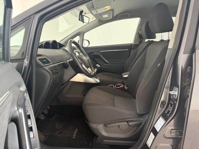 TOYOTA Verso usata 19