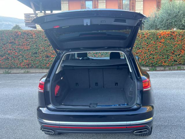 VOLKSWAGEN Touareg usata, con Park Distance Control
