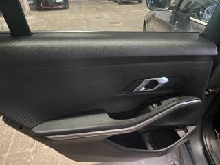 BMW 320 usata, con Park Distance Control