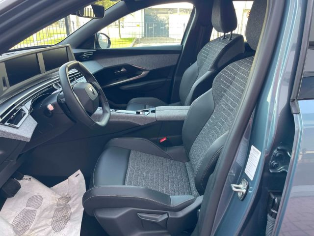PEUGEOT 5008 usata, con Sensori di parcheggio posteriori