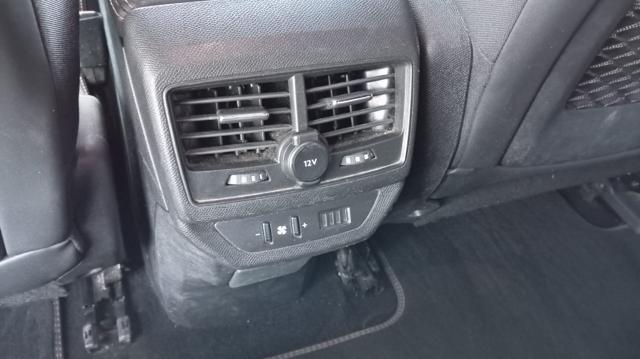 PEUGEOT 5008 usata, con Leve al volante