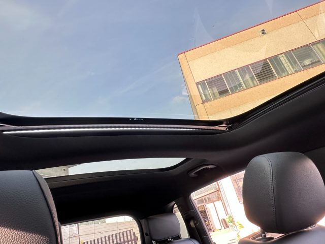 MERCEDES-BENZ GLB 200 usata, con Controllo automatico clima