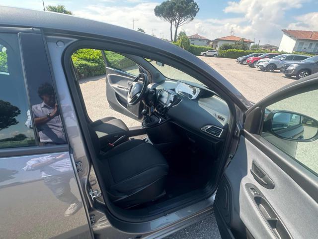 LANCIA Ypsilon usata, con Luci diurne
