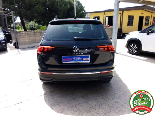 VOLKSWAGEN Tiguan usata, con Autoradio