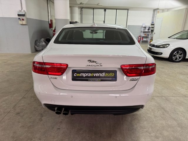 JAGUAR XE usata, con Alzacristalli elettrici