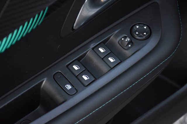 PEUGEOT 208 usata, con Interni in pelle