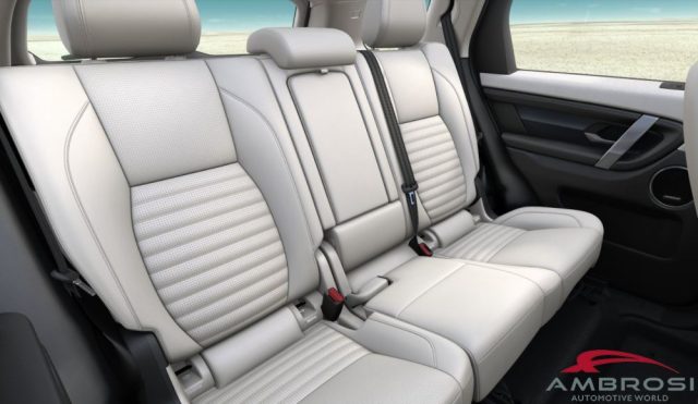 LAND ROVER Discovery Sport usata 11