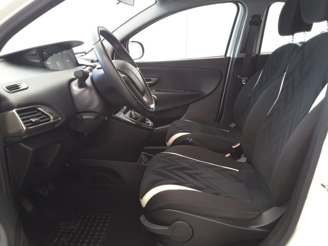 LANCIA Ypsilon usata, con Autoradio