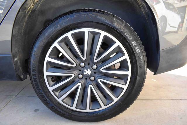 PEUGEOT 2008 usata, con Specchietti laterali elettrici