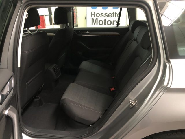 VOLKSWAGEN Passat Variant usata, con Volante multifunzione