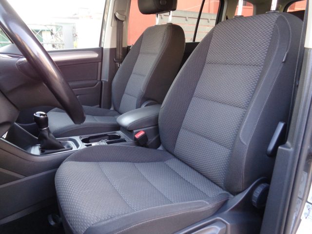 VOLKSWAGEN Touran usata, con Autoradio