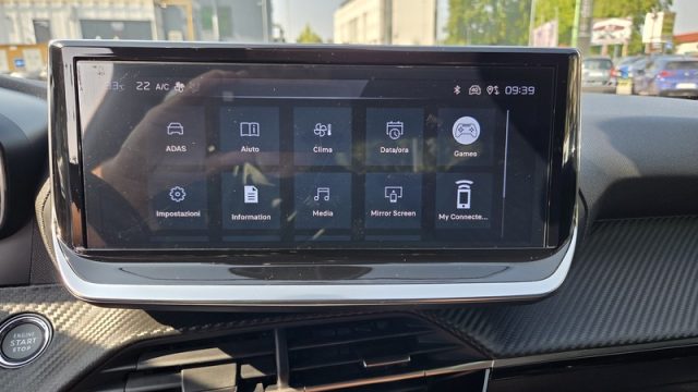 PEUGEOT 2008 usata, con Sedile posteriore sdoppiato