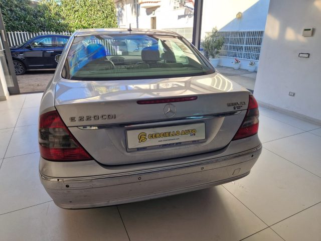MERCEDES-BENZ E 220 usata, con Autoradio