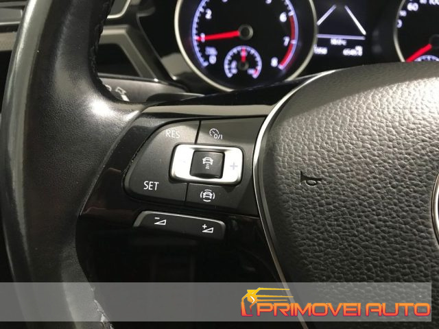 VOLKSWAGEN Touran usata, con Bluetooth