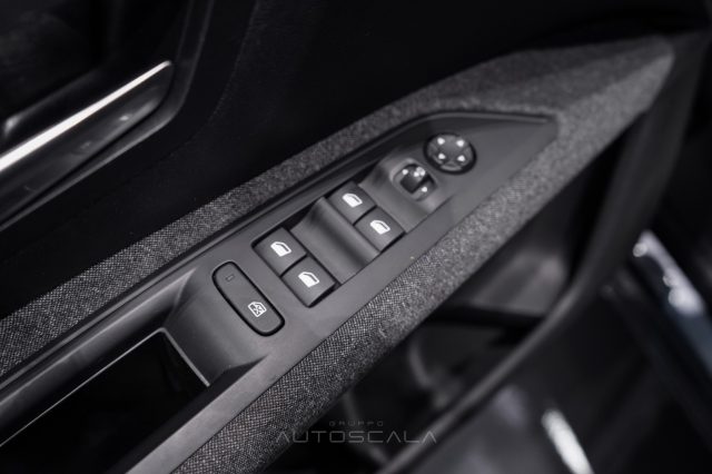 PEUGEOT 5008 usata, con Controllo automatico clima