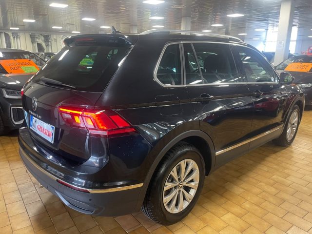 VOLKSWAGEN Tiguan usata, con Autoradio