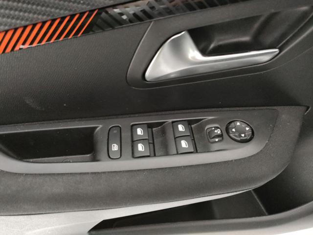 PEUGEOT 208 usata, con Volante in pelle