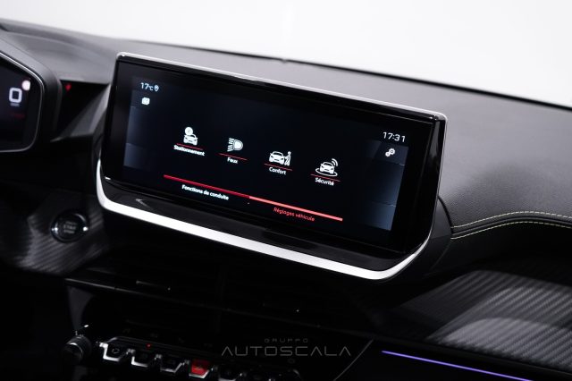 PEUGEOT 208 usata, con USB