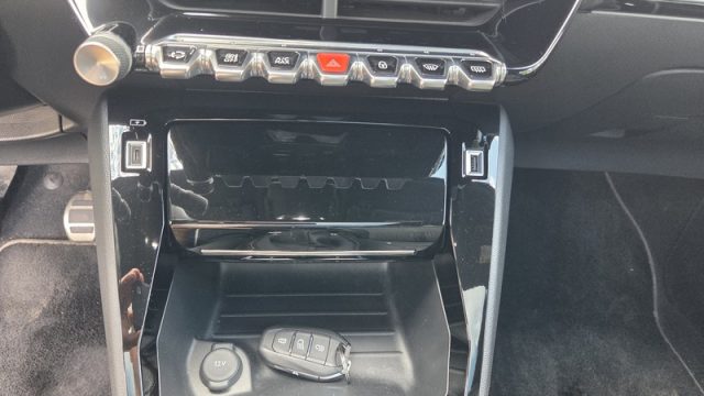 PEUGEOT 208 usata, con Volante in pelle