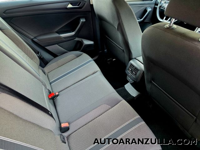 VOLKSWAGEN T-Roc usata, con USB