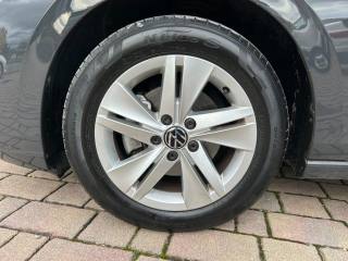 VOLKSWAGEN Golf usata, con USB