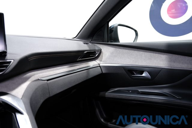 PEUGEOT 5008 usata, con Sensori di parcheggio anteriori