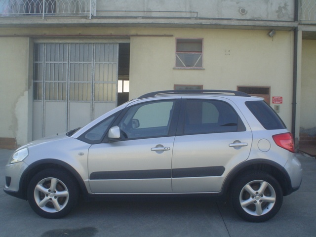 SUZUKI SX4 usata, con Autoradio