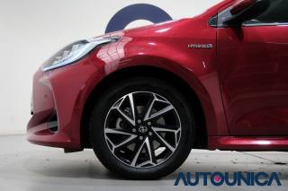 TOYOTA Yaris usata, con Fari LED